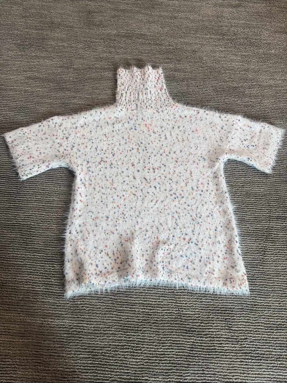 Gabby Isabella size L White Speckled Short-Sleeve Turtleneck Sweater